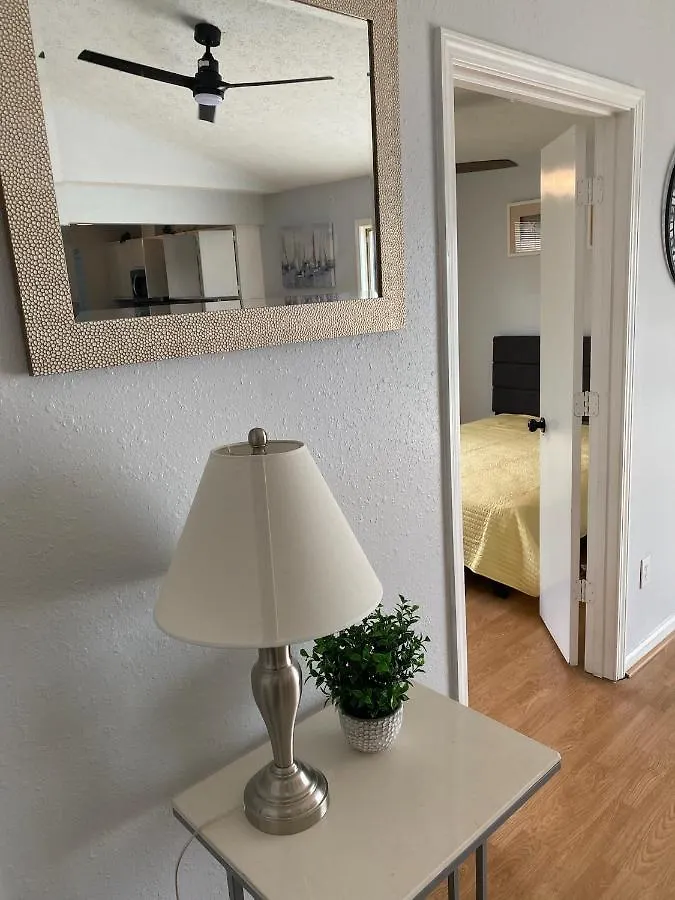 Beautiful House Sleeps 12 - Hot Tub - Breakfast - Walk To Beach Panama City Beach Semesterbostad